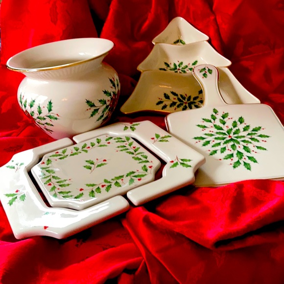 4 Items of myLenox Christmas Table
